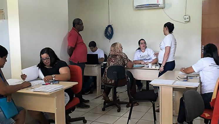 CAPA Comunidade entrega documentos para regularizar moradias